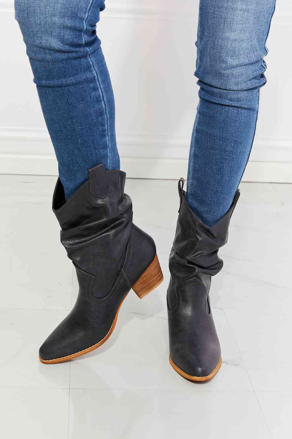 Sarah Cowboy Boots in Navy