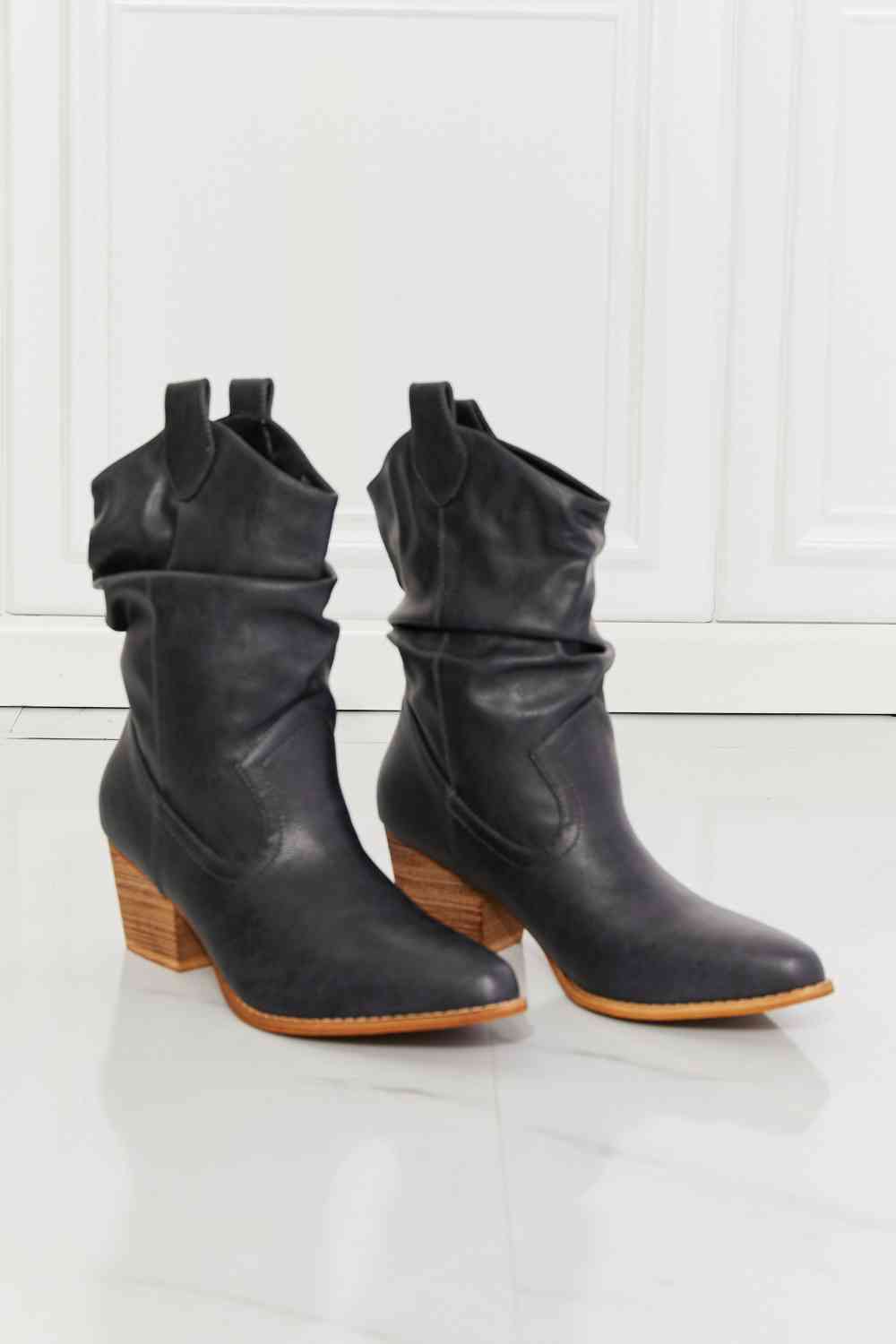 Sarah Cowboy Boots in Navy