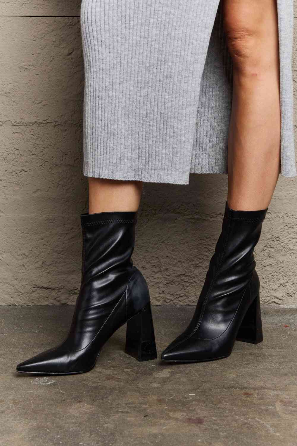Brenda block heel Boots in black