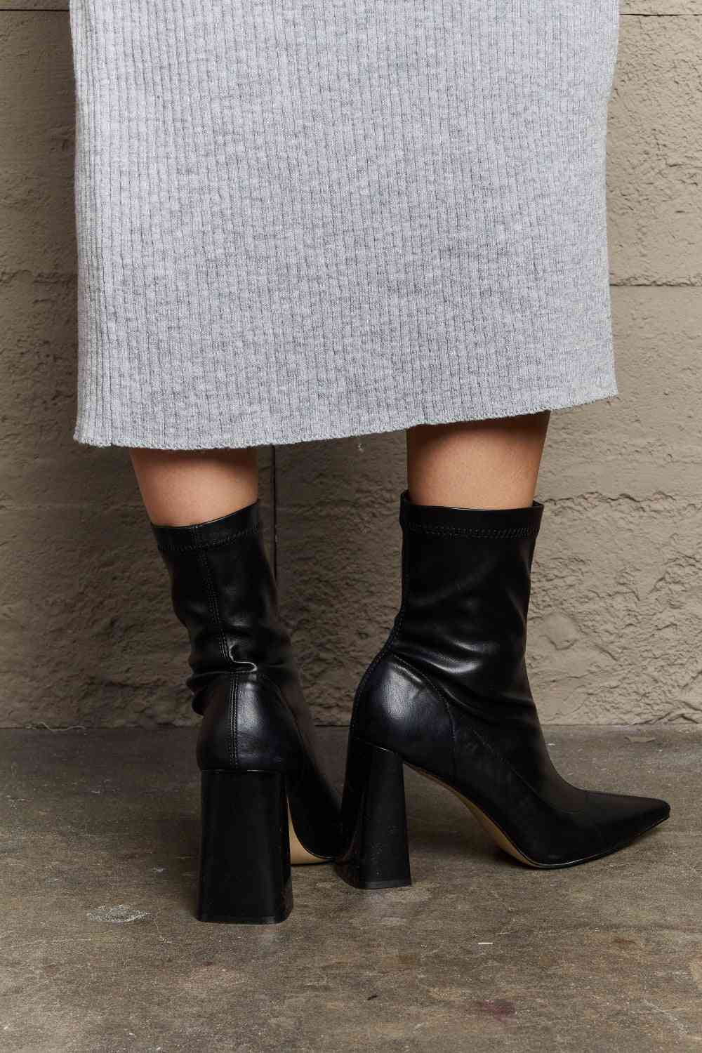 Brenda block heel Boots in black